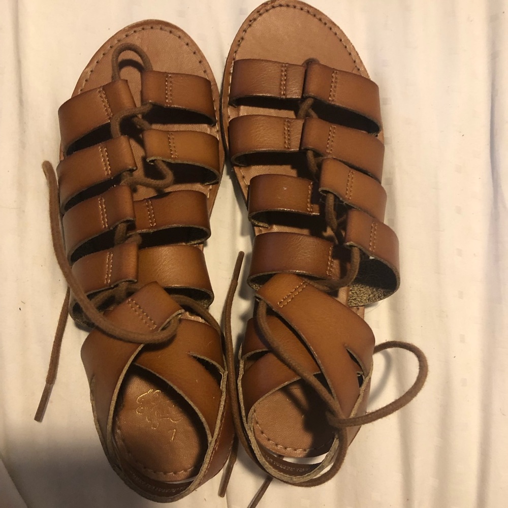 Tan Gladiators